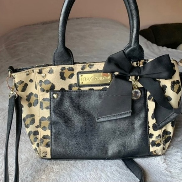 Betsey Johnson Leopard Print Purse w. Black Bow - Picture 2 of 3